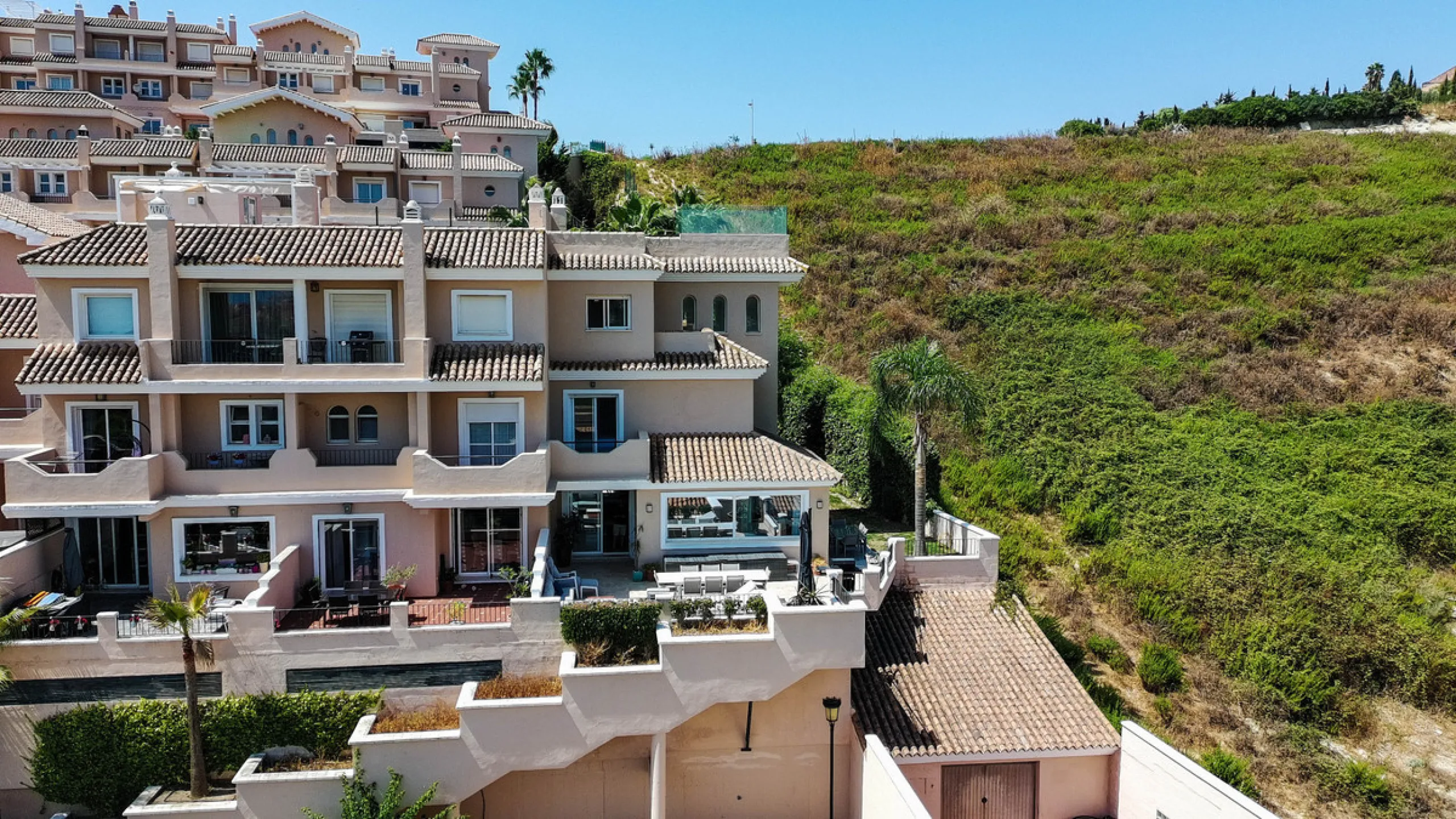 Experience luxury in this refurbished and modified semi-detached home featuring 4 bedrooms, 4 bathrooms, multiple terraces, and breathtaking panoramic views. Enjoy a private garden, private pool, and roof terrace with jacuzzi—all in a tranquil, private lo