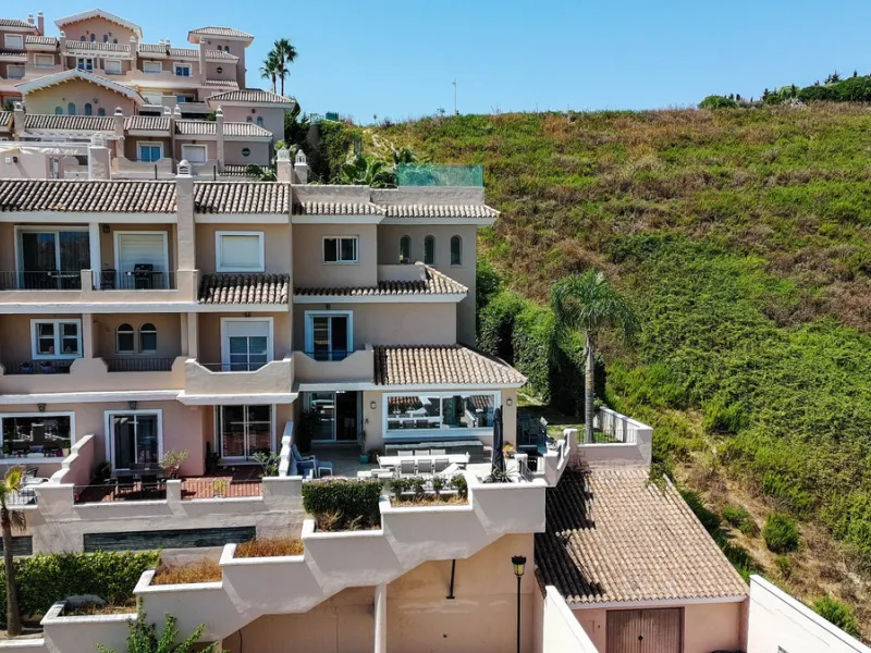 Experience luxury in this refurbished and modified semi-detached home featuring 4 bedrooms, 4 bathrooms, multiple terraces, and breathtaking panoramic views. Enjoy a private garden, private pool, and roof terrace with jacuzzi—all in a tranquil, private lo