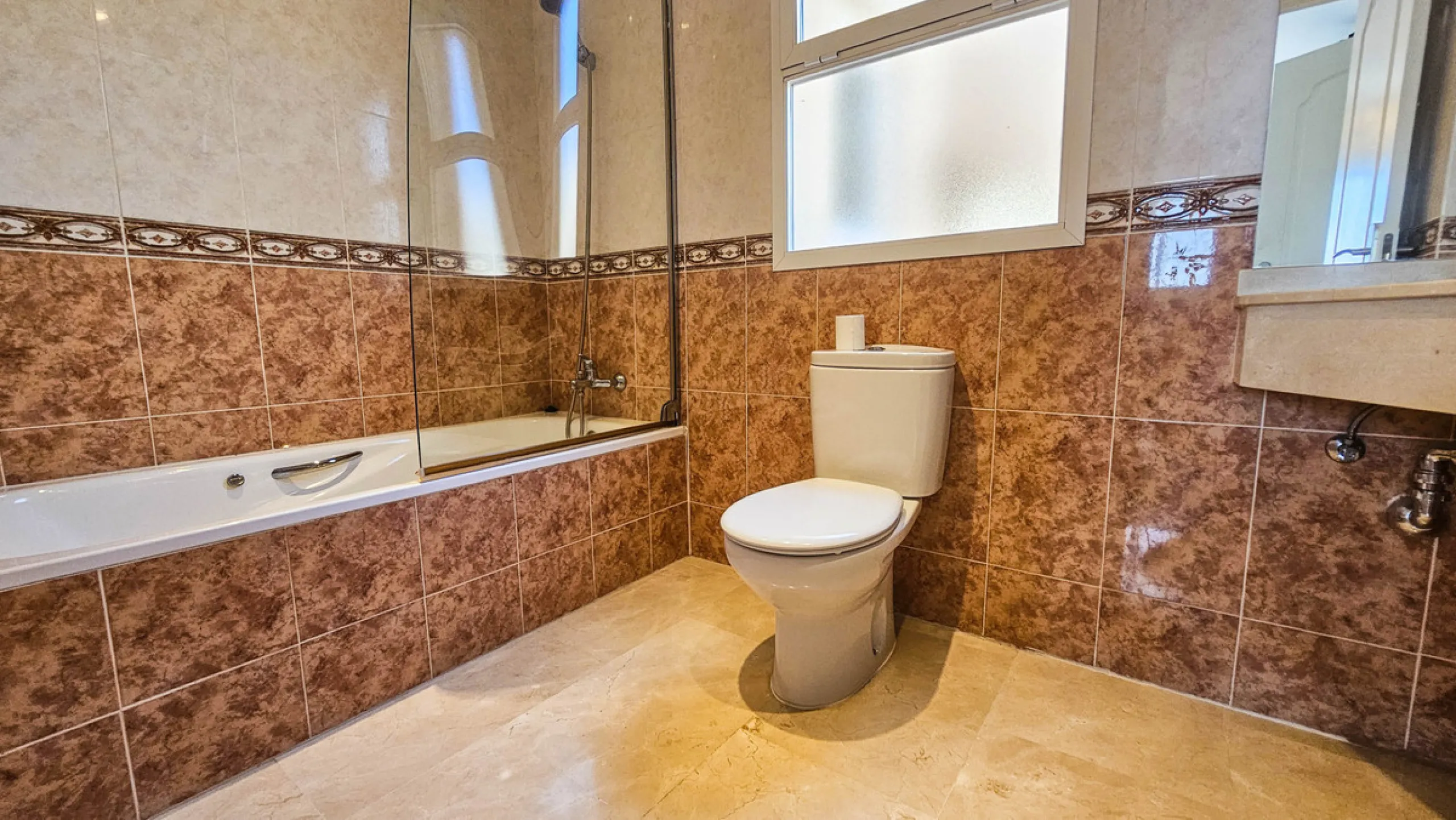 Experience luxury in this refurbished and modified semi-detached home featuring 4 bedrooms, 4 bathrooms, multiple terraces, and breathtaking panoramic views. Enjoy a private garden, private pool, and roof terrace with jacuzzi—all in a tranquil, private lo