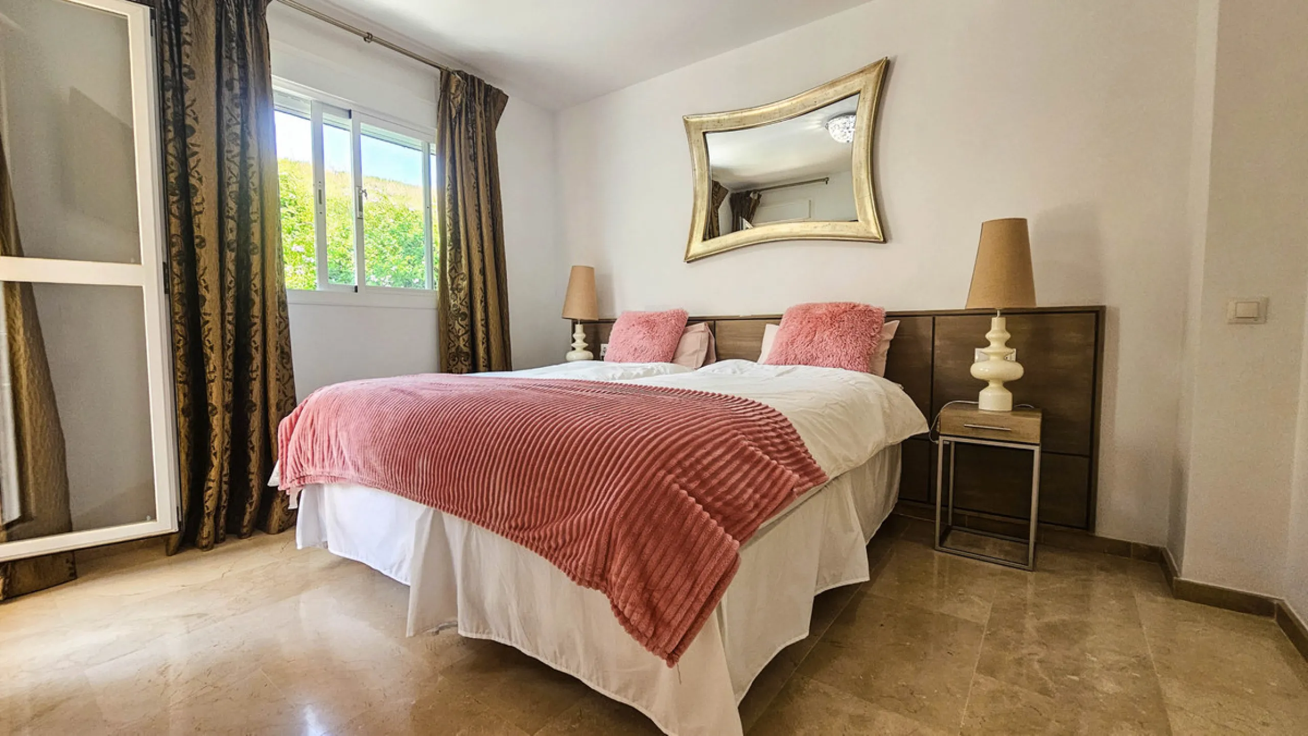 Experience luxury in this refurbished and modified semi-detached home featuring 4 bedrooms, 4 bathrooms, multiple terraces, and breathtaking panoramic views. Enjoy a private garden, private pool, and roof terrace with jacuzzi—all in a tranquil, private lo