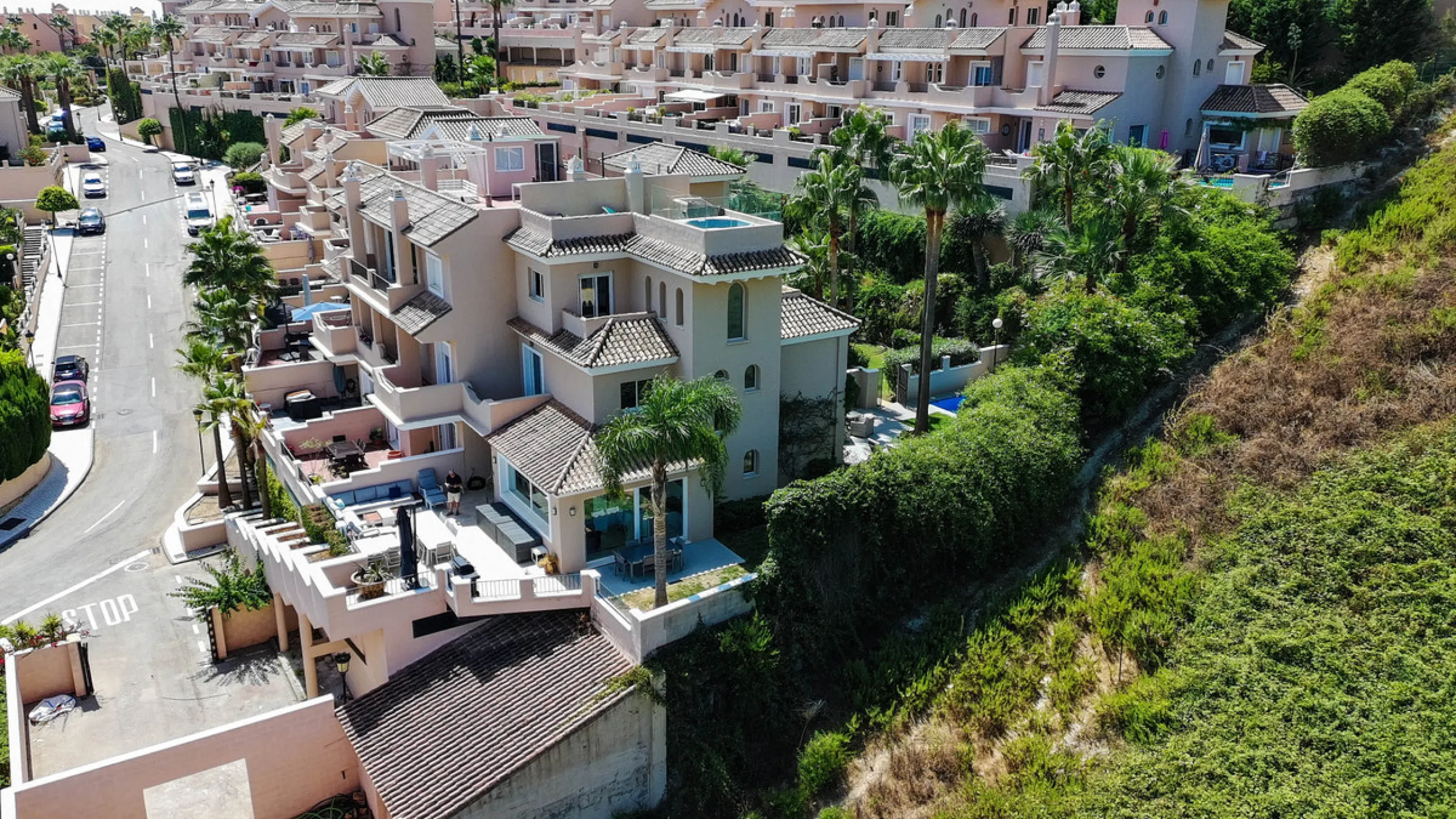 Experience luxury in this refurbished and modified semi-detached home featuring 4 bedrooms, 4 bathrooms, multiple terraces, and breathtaking panoramic views. Enjoy a private garden, private pool, and roof terrace with jacuzzi—all in a tranquil, private lo