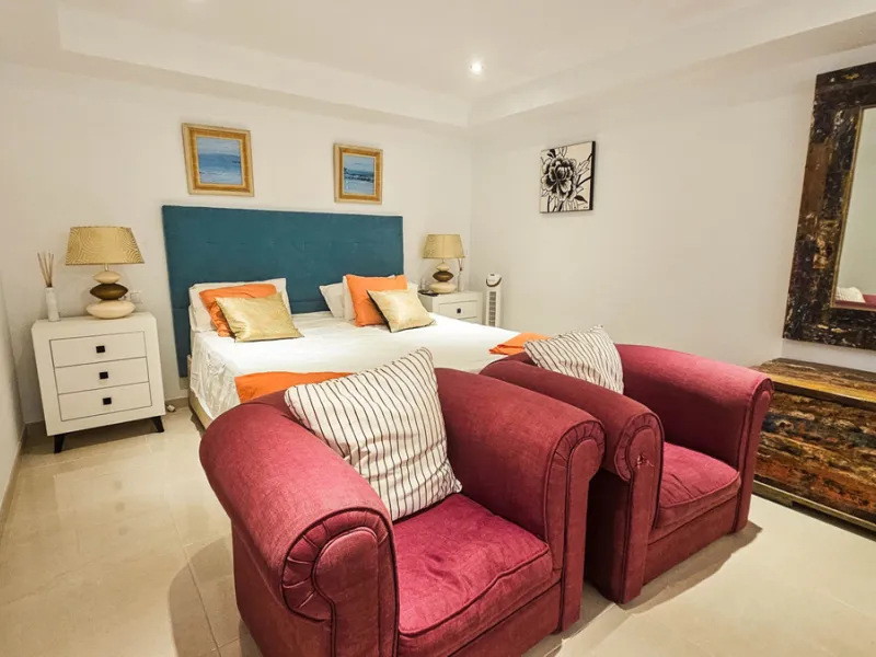 Experience luxury in this refurbished and modified semi-detached home featuring 4 bedrooms, 4 bathrooms, multiple terraces, and breathtaking panoramic views. Enjoy a private garden, private pool, and roof terrace with jacuzzi—all in a tranquil, private lo