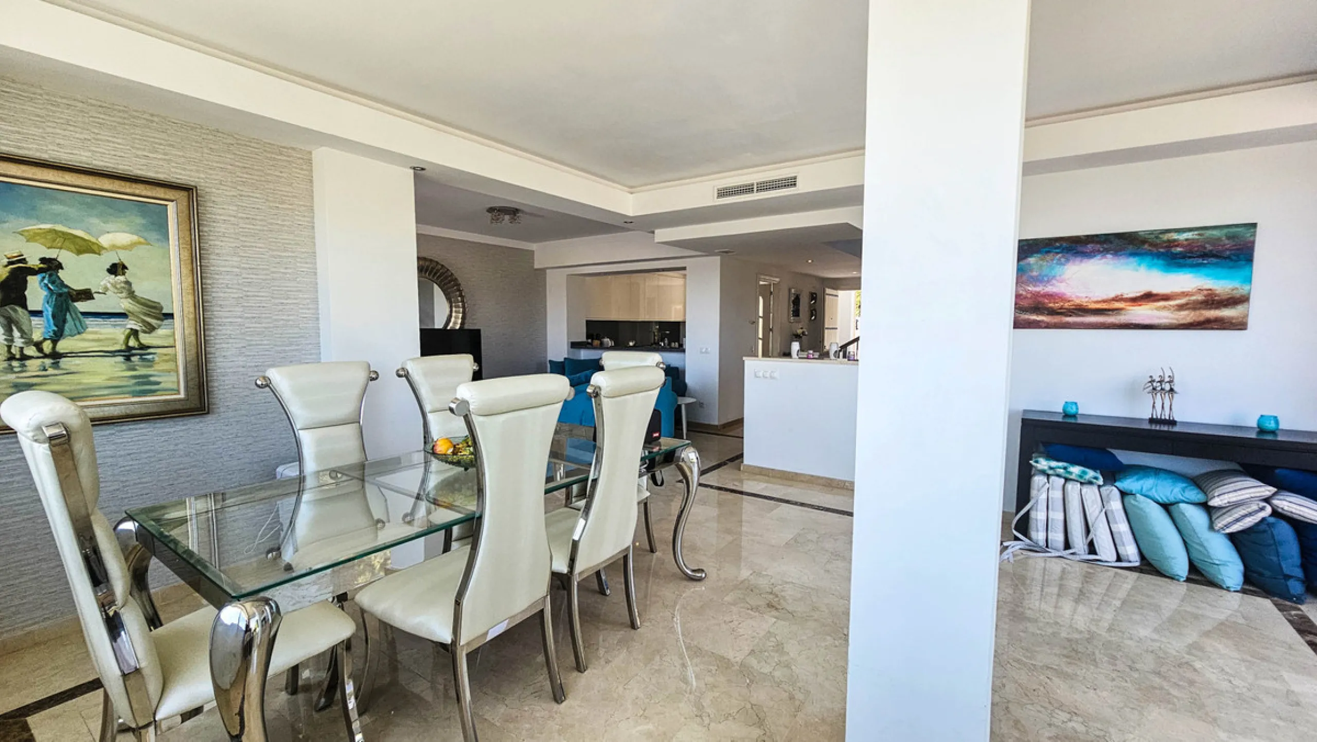 Experience luxury in this refurbished and modified semi-detached home featuring 4 bedrooms, 4 bathrooms, multiple terraces, and breathtaking panoramic views. Enjoy a private garden, private pool, and roof terrace with jacuzzi—all in a tranquil, private lo