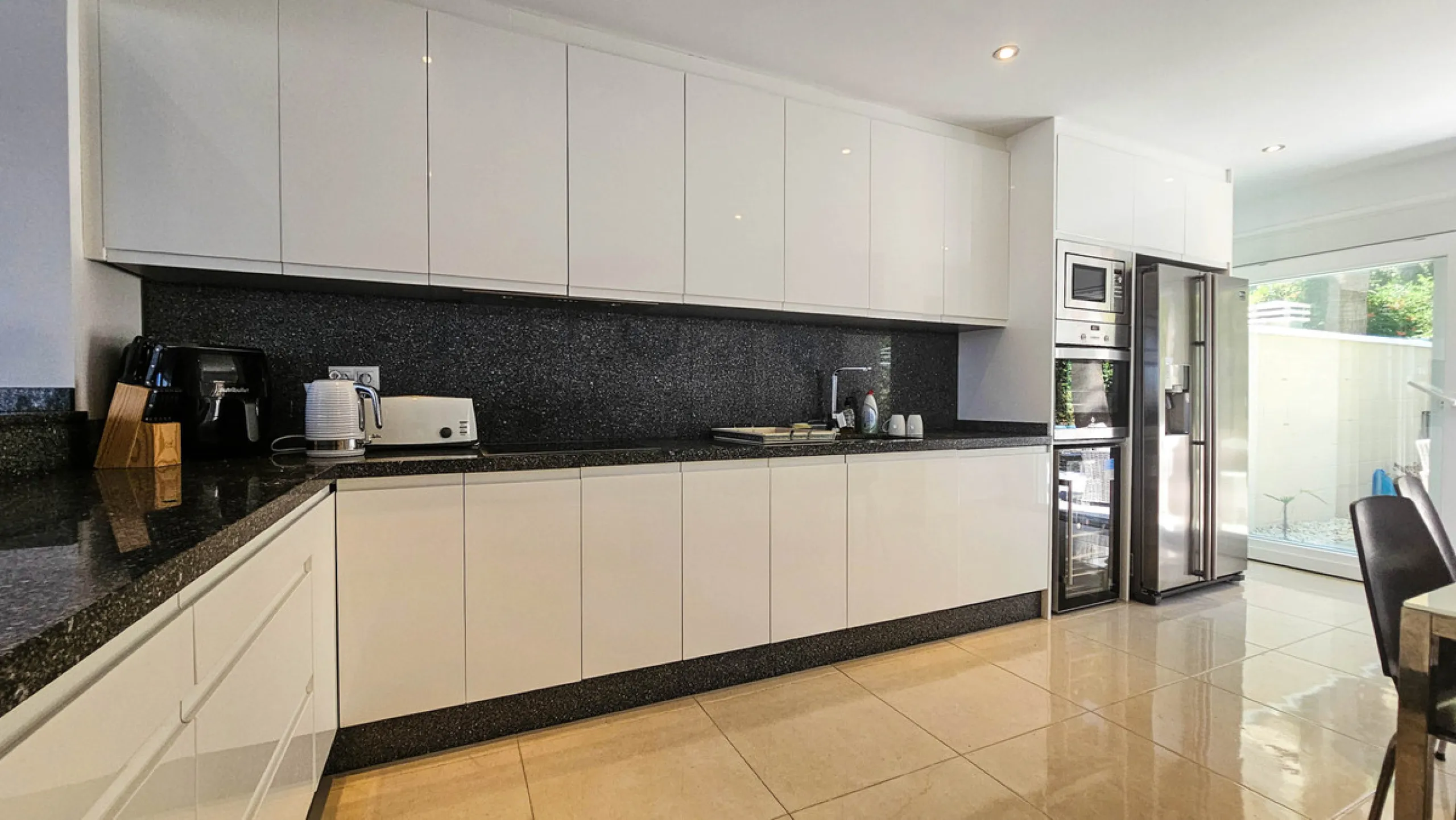 Experience luxury in this refurbished and modified semi-detached home featuring 4 bedrooms, 4 bathrooms, multiple terraces, and breathtaking panoramic views. Enjoy a private garden, private pool, and roof terrace with jacuzzi—all in a tranquil, private lo