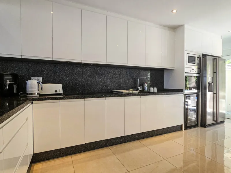 Experience luxury in this refurbished and modified semi-detached home featuring 4 bedrooms, 4 bathrooms, multiple terraces, and breathtaking panoramic views. Enjoy a private garden, private pool, and roof terrace with jacuzzi—all in a tranquil, private lo