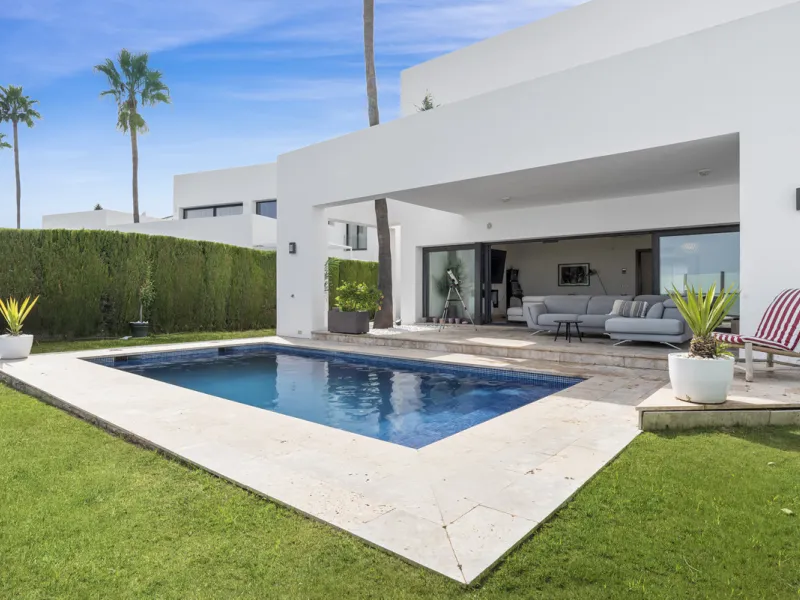 Set within the exclusive Atalaya Fairways community of Benahavís, this stunning contemporary villa offers a rare combination of elegance, privacy, and breathtaking views.