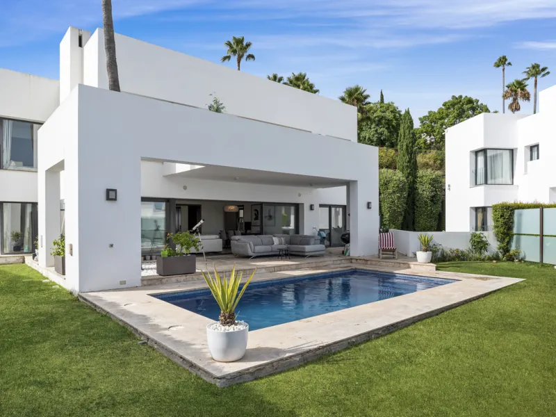 Set within the exclusive Atalaya Fairways community of Benahavís, this stunning contemporary villa offers a rare combination of elegance, privacy, and breathtaking views.
