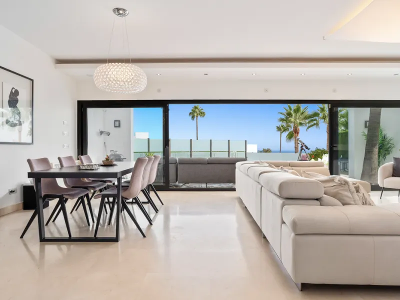 Set within the exclusive Atalaya Fairways community of Benahavís, this stunning contemporary villa offers a rare combination of elegance, privacy, and breathtaking views.
