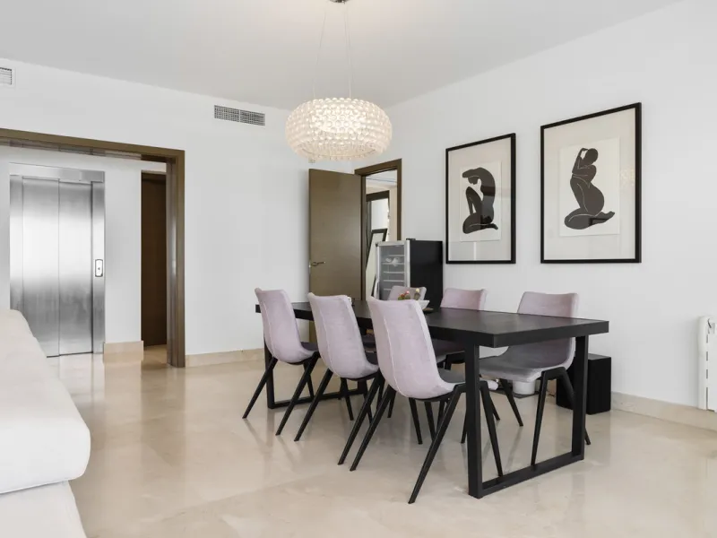 Set within the exclusive Atalaya Fairways community of Benahavís, this stunning contemporary villa offers a rare combination of elegance, privacy, and breathtaking views.