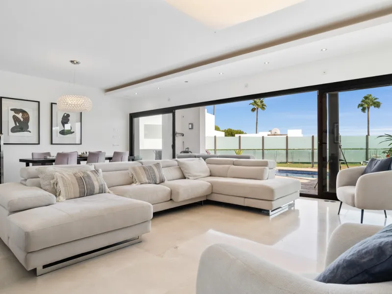 Set within the exclusive Atalaya Fairways community of Benahavís, this stunning contemporary villa offers a rare combination of elegance, privacy, and breathtaking views.