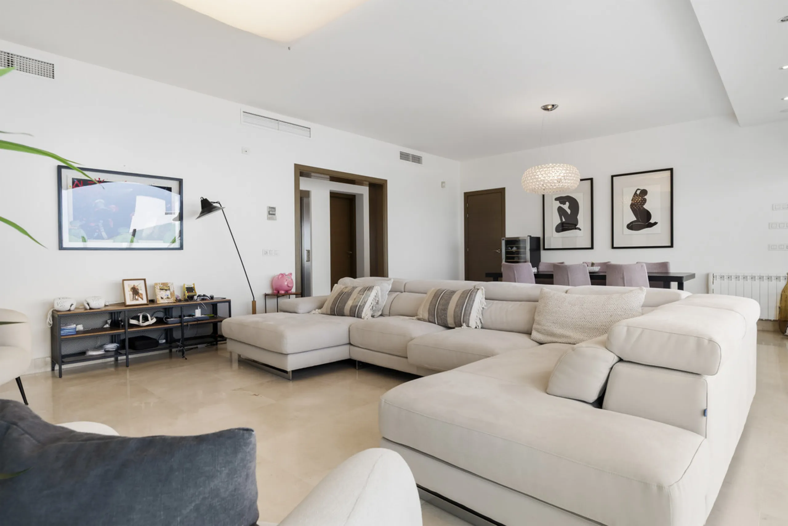 Set within the exclusive Atalaya Fairways community of Benahavís, this stunning contemporary villa offers a rare combination of elegance, privacy, and breathtaking views.