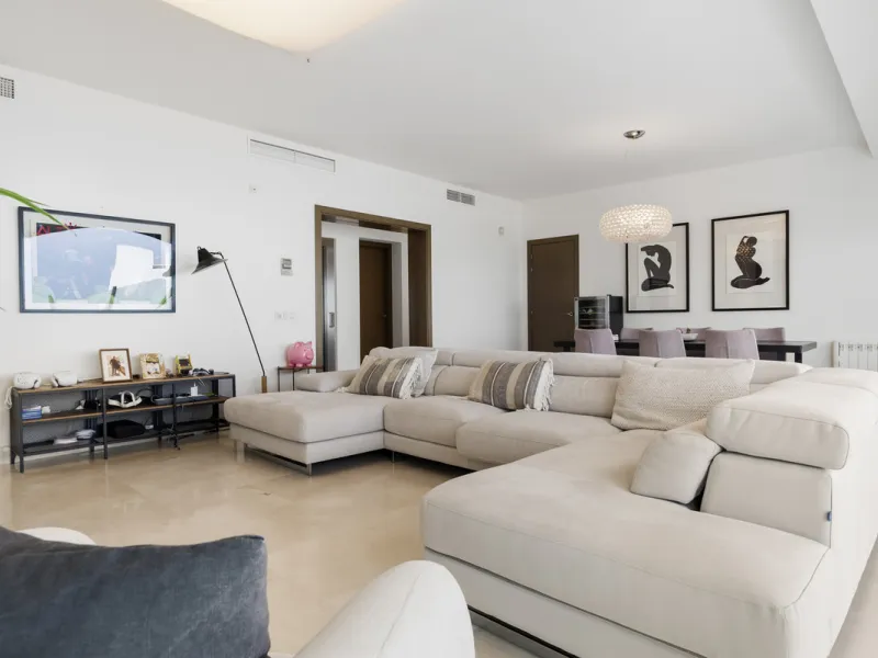 Set within the exclusive Atalaya Fairways community of Benahavís, this stunning contemporary villa offers a rare combination of elegance, privacy, and breathtaking views.