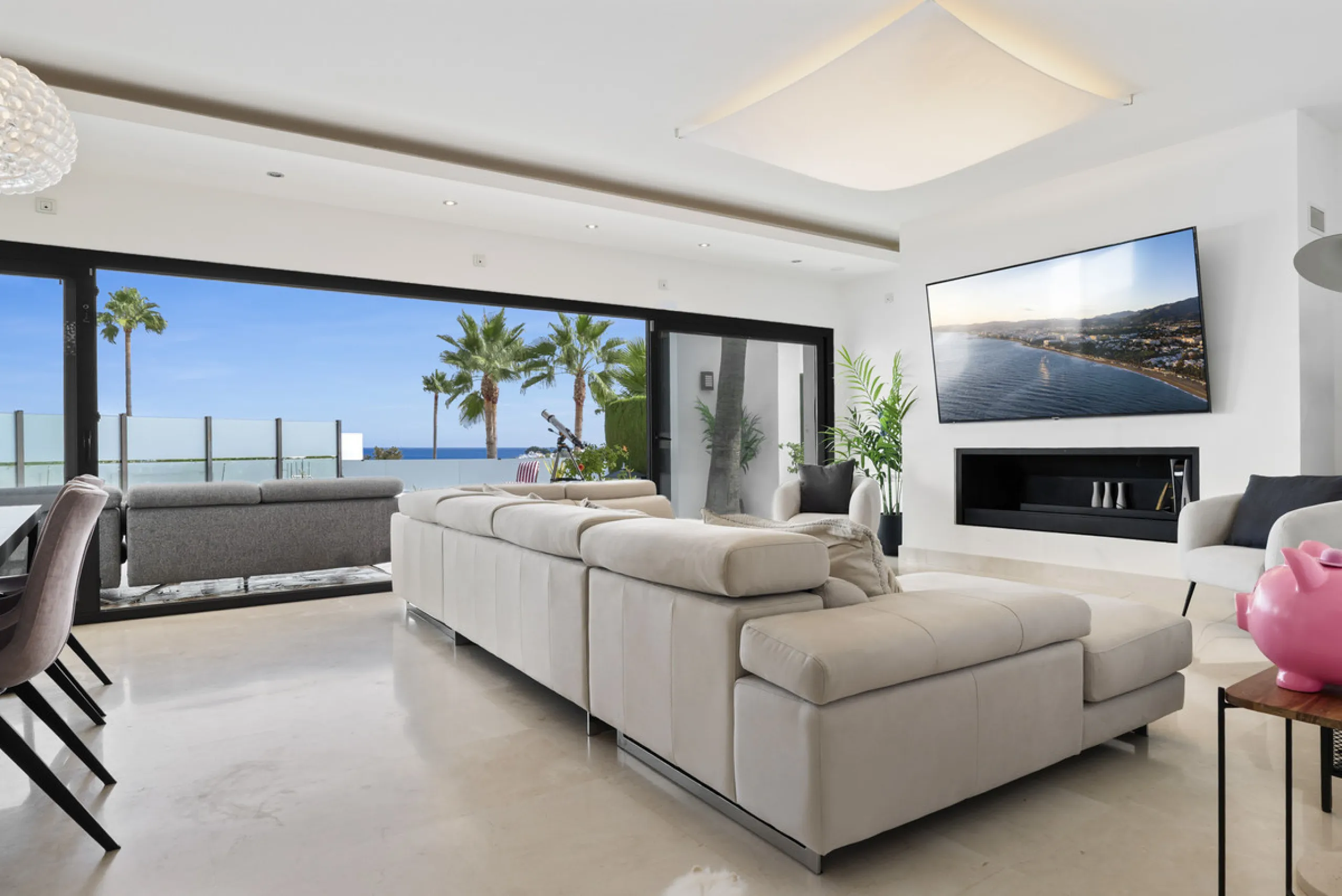Set within the exclusive Atalaya Fairways community of Benahavís, this stunning contemporary villa offers a rare combination of elegance, privacy, and breathtaking views.