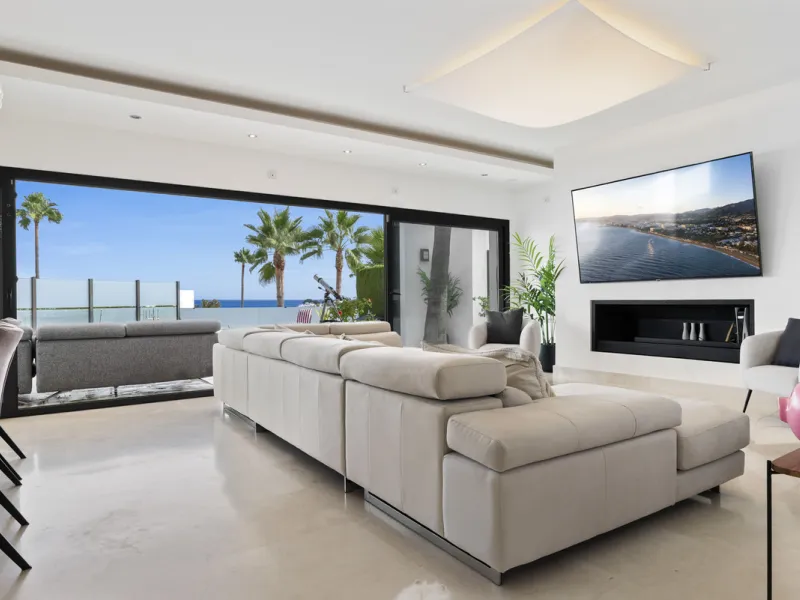 Set within the exclusive Atalaya Fairways community of Benahavís, this stunning contemporary villa offers a rare combination of elegance, privacy, and breathtaking views.