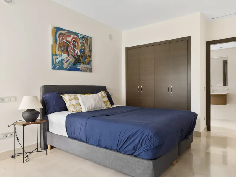 Set within the exclusive Atalaya Fairways community of Benahavís, this stunning contemporary villa offers a rare combination of elegance, privacy, and breathtaking views.