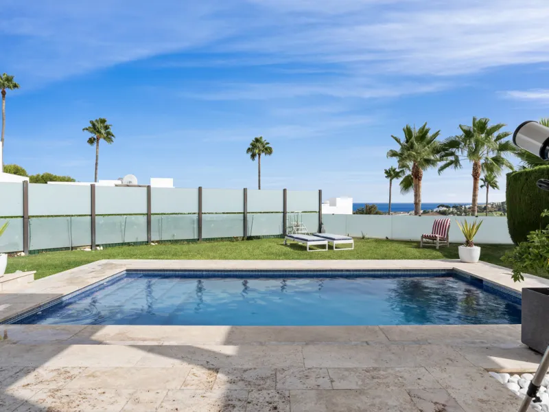 Set within the exclusive Atalaya Fairways community of Benahavís, this stunning contemporary villa offers a rare combination of elegance, privacy, and breathtaking views.