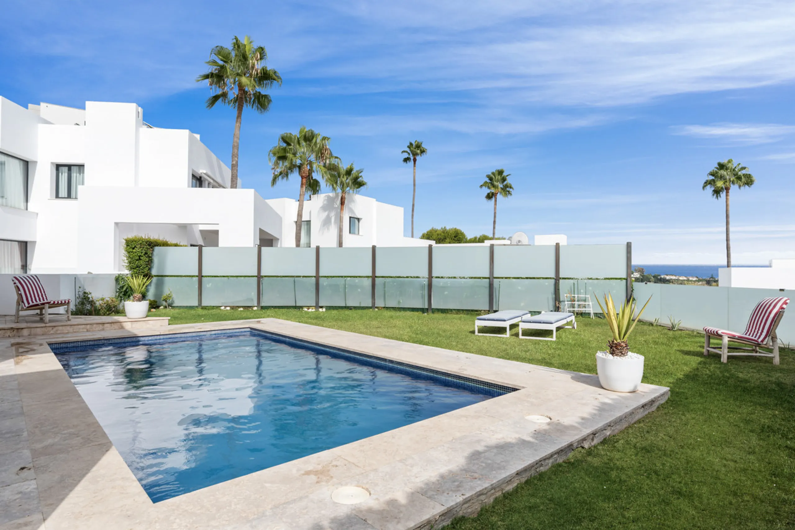 Set within the exclusive Atalaya Fairways community of Benahavís, this stunning contemporary villa offers a rare combination of elegance, privacy, and breathtaking views.