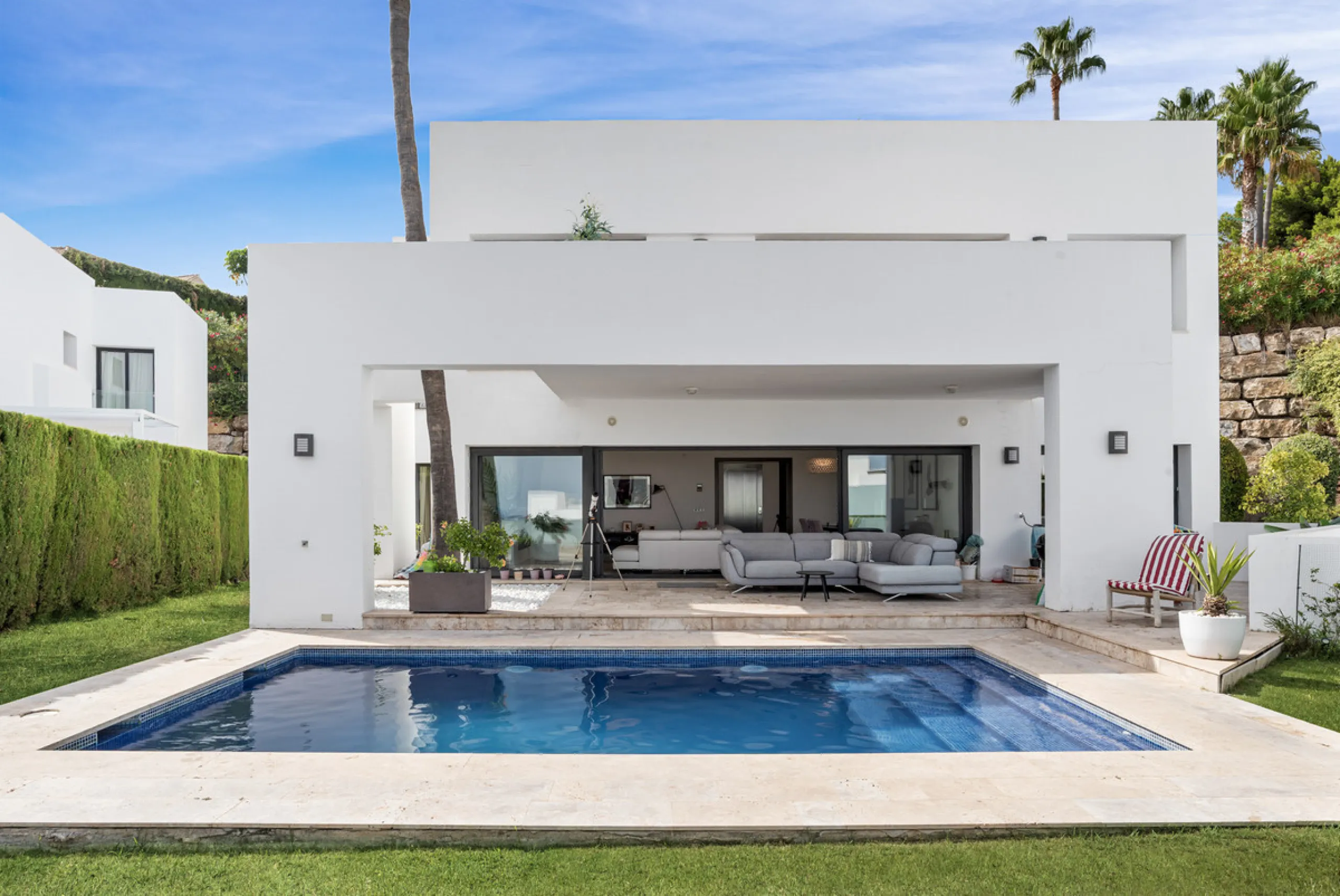 Set within the exclusive Atalaya Fairways community of Benahavís, this stunning contemporary villa offers a rare combination of elegance, privacy, and breathtaking views.