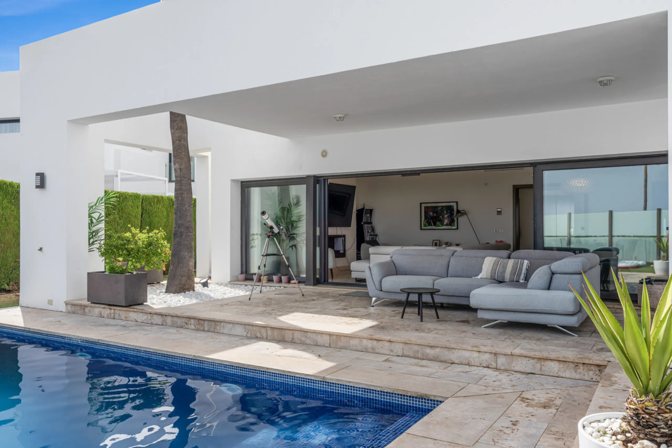 Set within the exclusive Atalaya Fairways community of Benahavís, this stunning contemporary villa offers a rare combination of elegance, privacy, and breathtaking views.