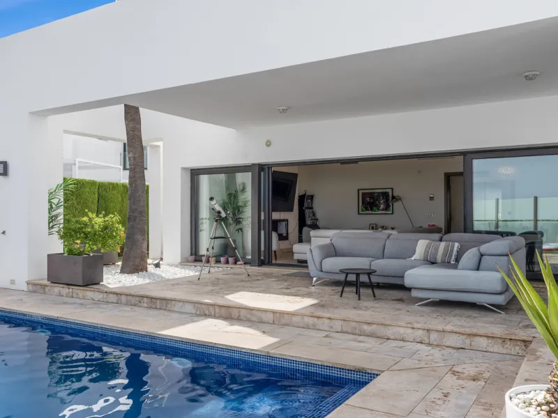 Set within the exclusive Atalaya Fairways community of Benahavís, this stunning contemporary villa offers a rare combination of elegance, privacy, and breathtaking views.