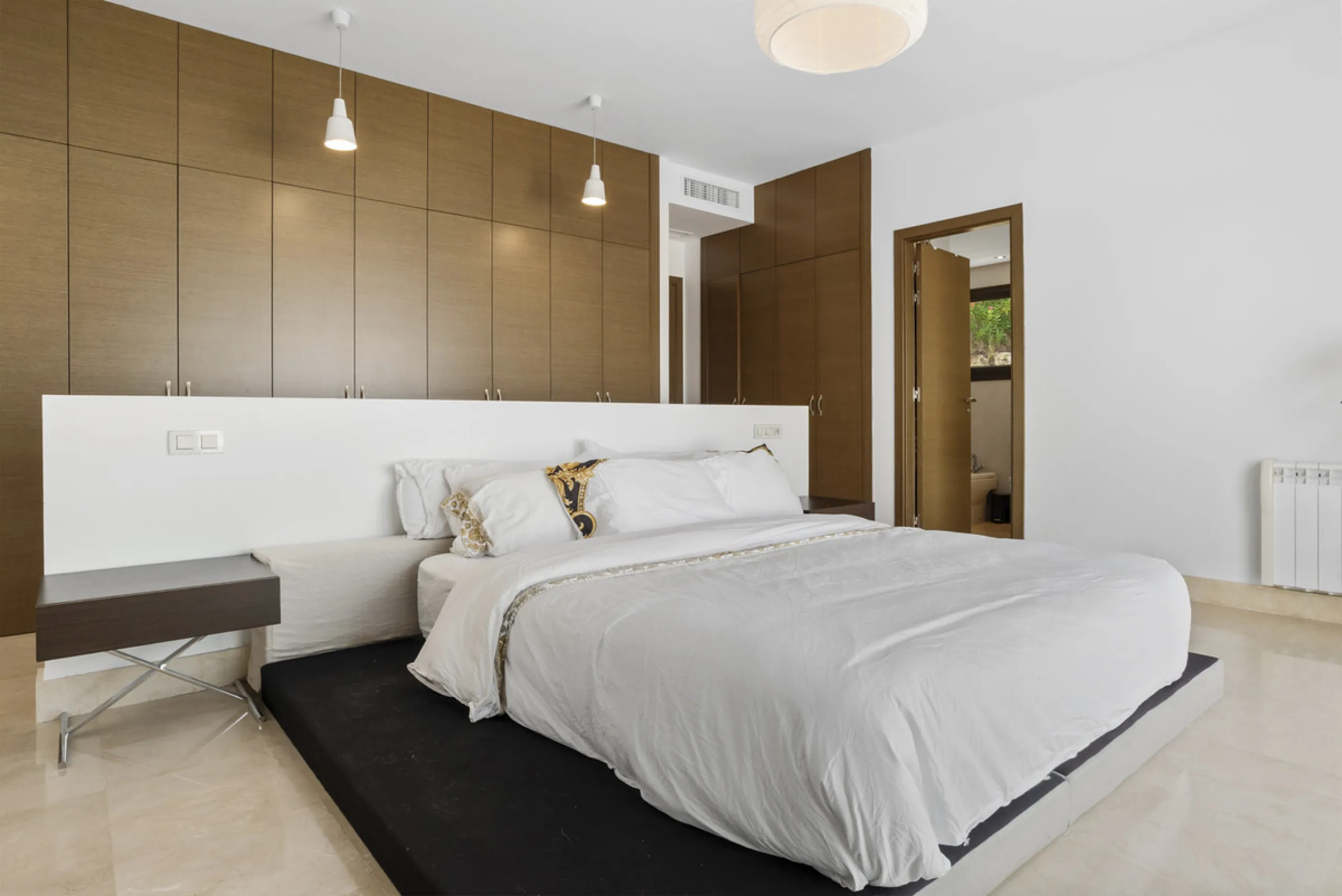 Set within the exclusive Atalaya Fairways community of Benahavís, this stunning contemporary villa offers a rare combination of elegance, privacy, and breathtaking views.