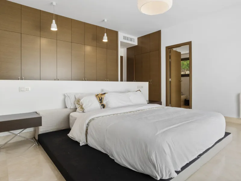 Set within the exclusive Atalaya Fairways community of Benahavís, this stunning contemporary villa offers a rare combination of elegance, privacy, and breathtaking views.