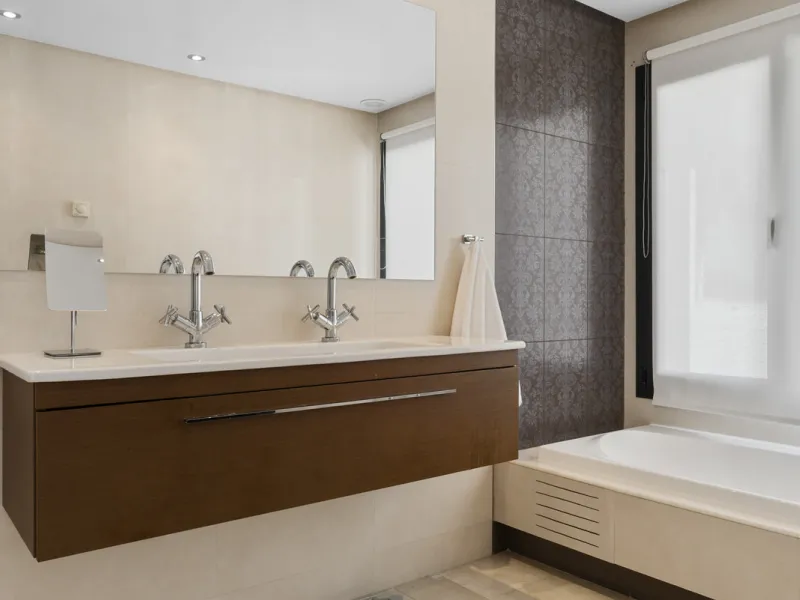 Set within the exclusive Atalaya Fairways community of Benahavís, this stunning contemporary villa offers a rare combination of elegance, privacy, and breathtaking views.