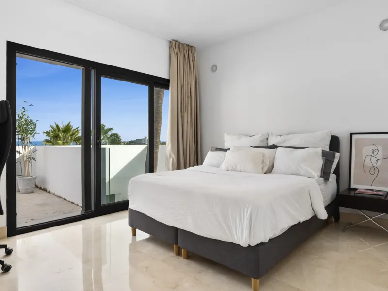 Set within the exclusive Atalaya Fairways community of Benahavís, this stunning contemporary villa offers a rare combination of elegance, privacy, and breathtaking views.