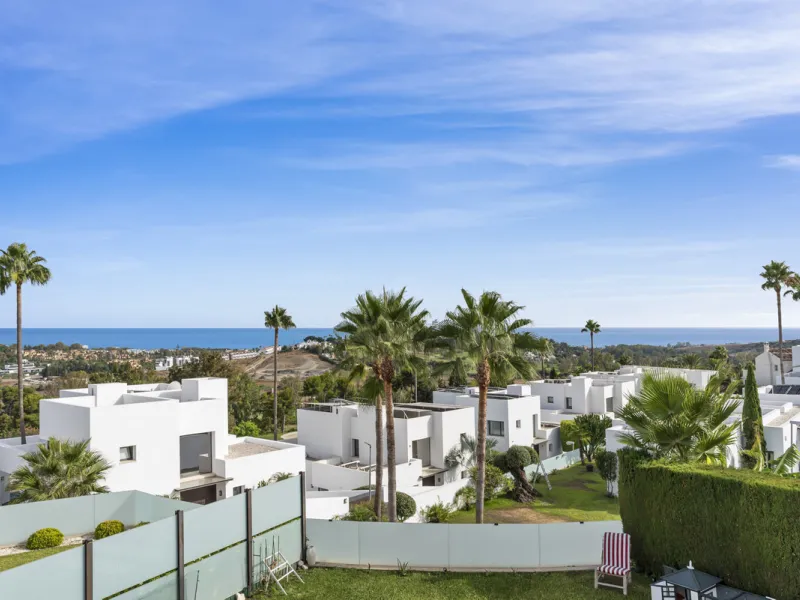 Set within the exclusive Atalaya Fairways community of Benahavís, this stunning contemporary villa offers a rare combination of elegance, privacy, and breathtaking views.
