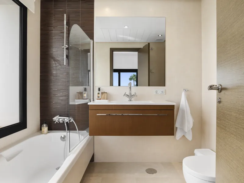 Set within the exclusive Atalaya Fairways community of Benahavís, this stunning contemporary villa offers a rare combination of elegance, privacy, and breathtaking views.