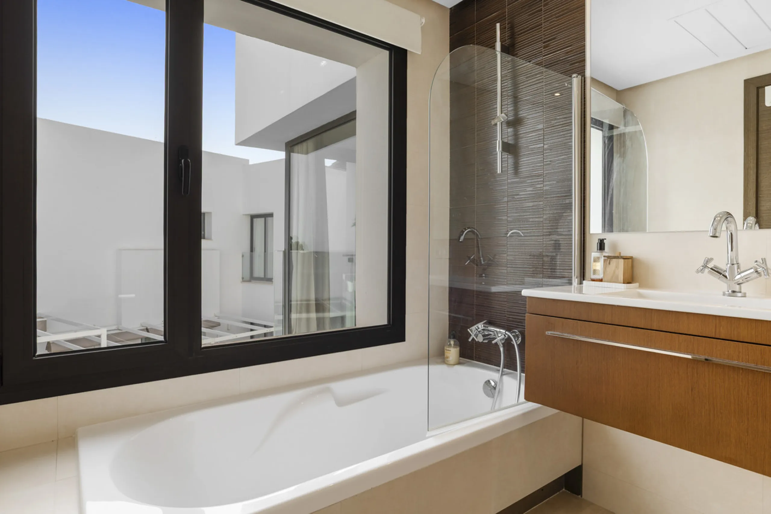 Set within the exclusive Atalaya Fairways community of Benahavís, this stunning contemporary villa offers a rare combination of elegance, privacy, and breathtaking views.