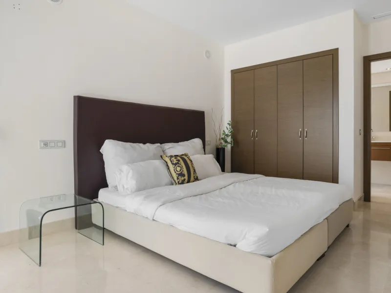 Set within the exclusive Atalaya Fairways community of Benahavís, this stunning contemporary villa offers a rare combination of elegance, privacy, and breathtaking views.