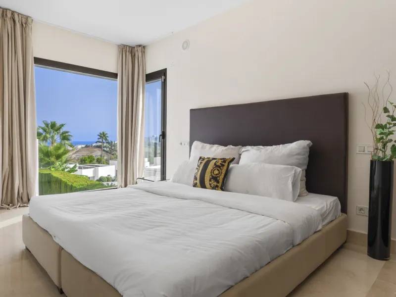 Set within the exclusive Atalaya Fairways community of Benahavís, this stunning contemporary villa offers a rare combination of elegance, privacy, and breathtaking views.
