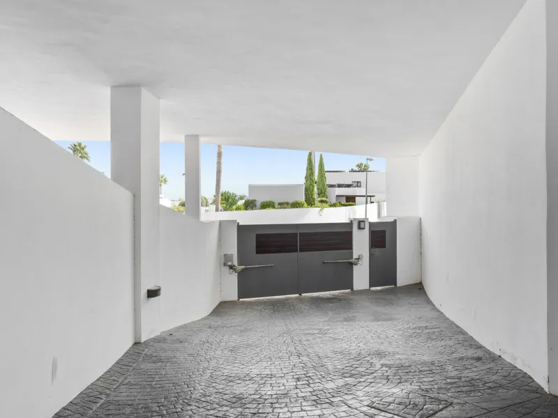 Set within the exclusive Atalaya Fairways community of Benahavís, this stunning contemporary villa offers a rare combination of elegance, privacy, and breathtaking views.