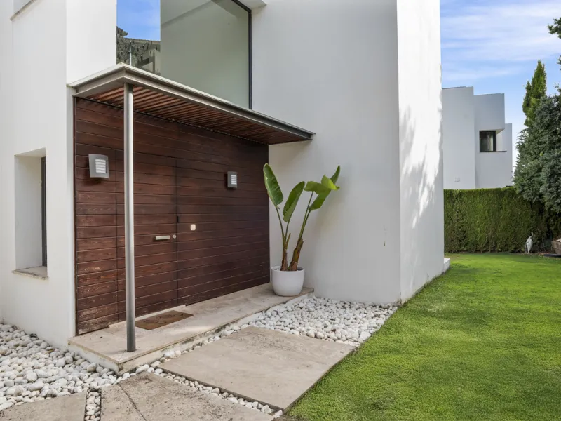 Set within the exclusive Atalaya Fairways community of Benahavís, this stunning contemporary villa offers a rare combination of elegance, privacy, and breathtaking views.