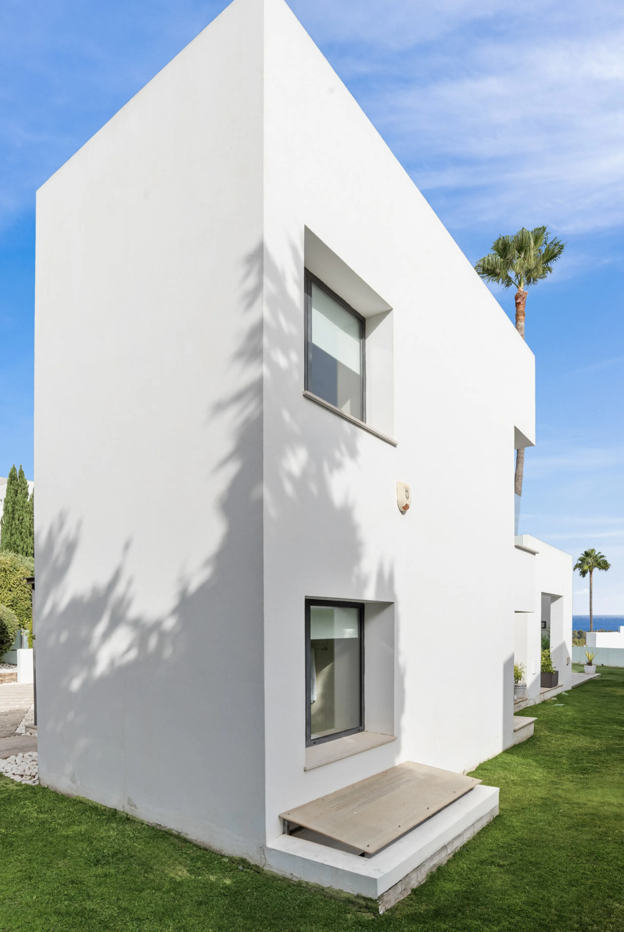 Set within the exclusive Atalaya Fairways community of Benahavís, this stunning contemporary villa offers a rare combination of elegance, privacy, and breathtaking views.