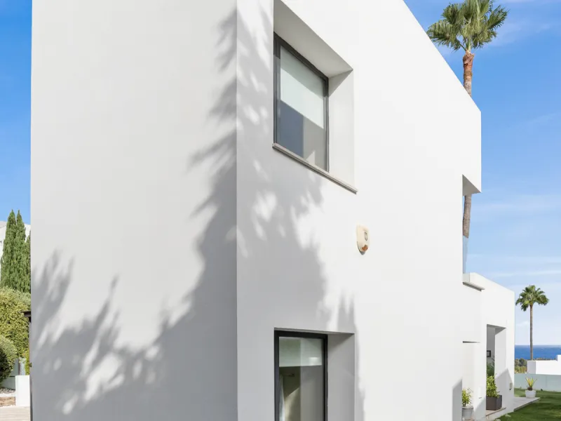 Set within the exclusive Atalaya Fairways community of Benahavís, this stunning contemporary villa offers a rare combination of elegance, privacy, and breathtaking views.