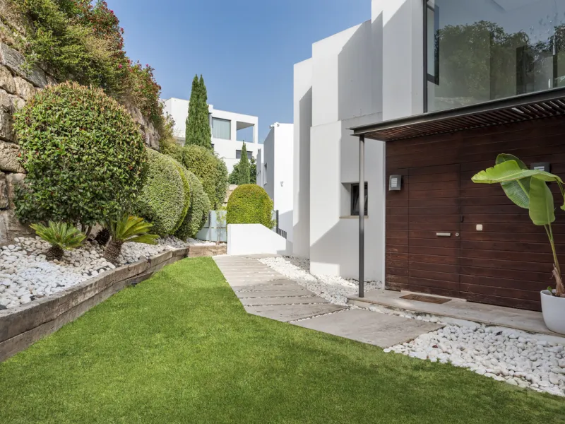 Set within the exclusive Atalaya Fairways community of Benahavís, this stunning contemporary villa offers a rare combination of elegance, privacy, and breathtaking views.