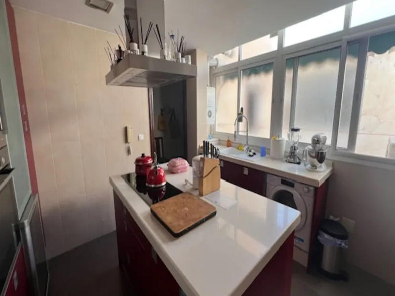 Do you want to live almost in the heart of Malaga but with the tranquility of the outdoors? This home is located in La Trinidad, just a 10-minute walk from downtown Malaga. Surrounded by businesses such as banks, restaurants, supermarkets, all kinds of sh