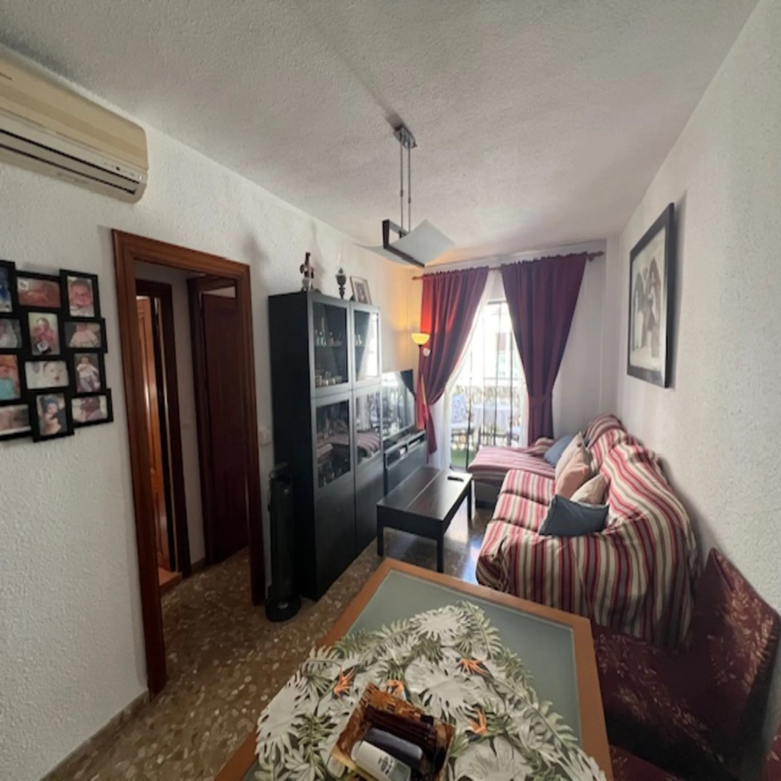 Do you want to live almost in the heart of Malaga but with the tranquility of the outdoors? This home is located in La Trinidad, just a 10-minute walk from downtown Malaga. Surrounded by businesses such as banks, restaurants, supermarkets, all kinds of sh