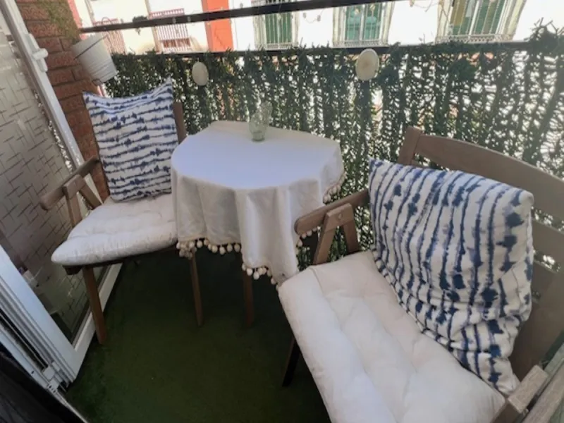 Do you want to live almost in the heart of Malaga but with the tranquility of the outdoors? This home is located in La Trinidad, just a 10-minute walk from downtown Malaga. Surrounded by businesses such as banks, restaurants, supermarkets, all kinds of sh