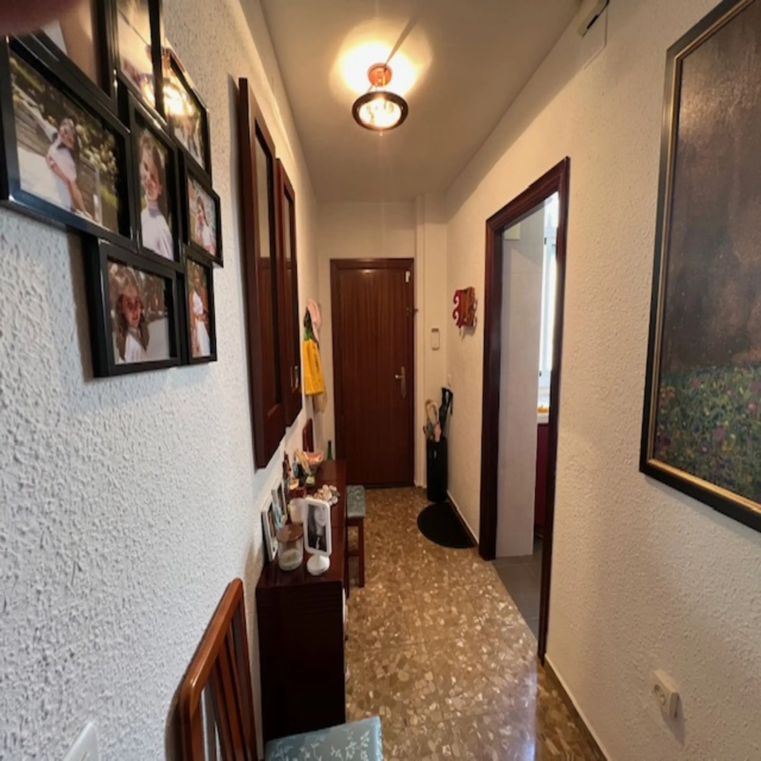 Do you want to live almost in the heart of Malaga but with the tranquility of the outdoors? This home is located in La Trinidad, just a 10-minute walk from downtown Malaga. Surrounded by businesses such as banks, restaurants, supermarkets, all kinds of sh