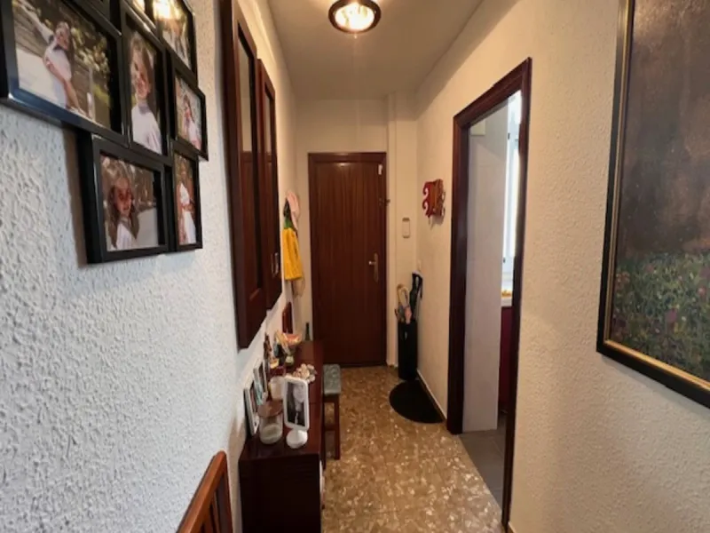 Do you want to live almost in the heart of Malaga but with the tranquility of the outdoors? This home is located in La Trinidad, just a 10-minute walk from downtown Malaga. Surrounded by businesses such as banks, restaurants, supermarkets, all kinds of sh