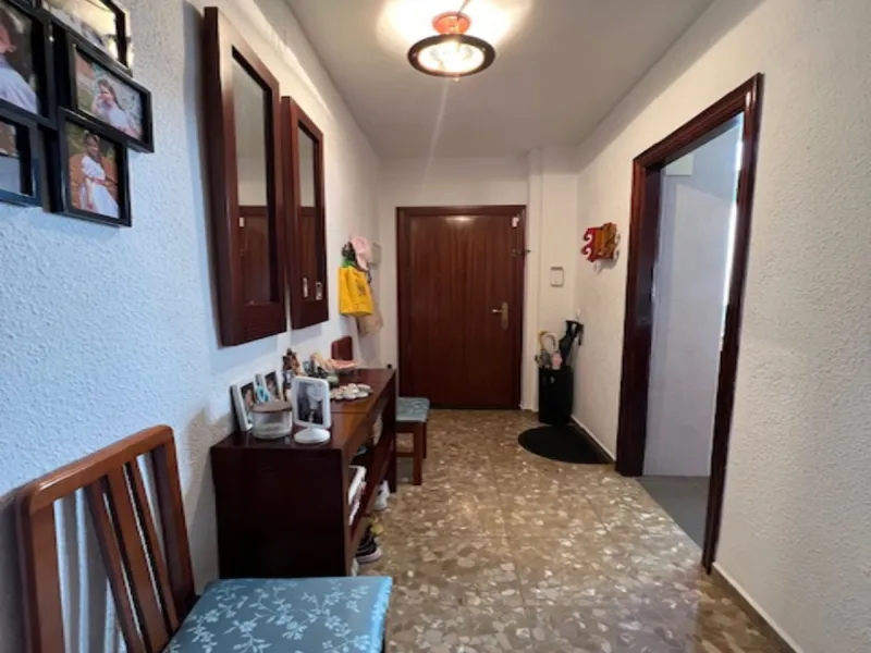 Do you want to live almost in the heart of Malaga but with the tranquility of the outdoors? This home is located in La Trinidad, just a 10-minute walk from downtown Malaga. Surrounded by businesses such as banks, restaurants, supermarkets, all kinds of sh