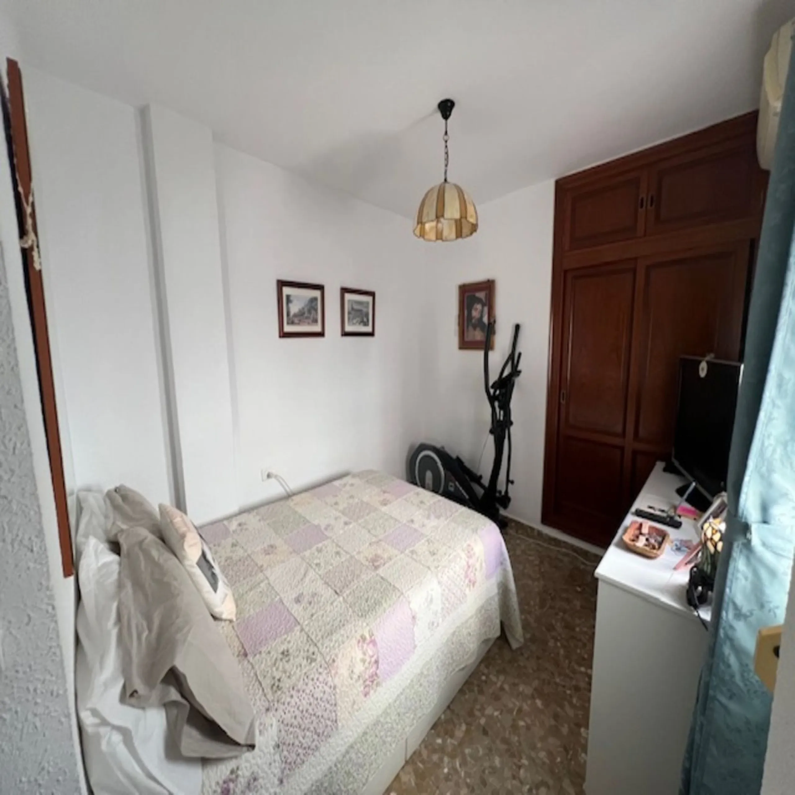 Do you want to live almost in the heart of Malaga but with the tranquility of the outdoors? This home is located in La Trinidad, just a 10-minute walk from downtown Malaga. Surrounded by businesses such as banks, restaurants, supermarkets, all kinds of sh