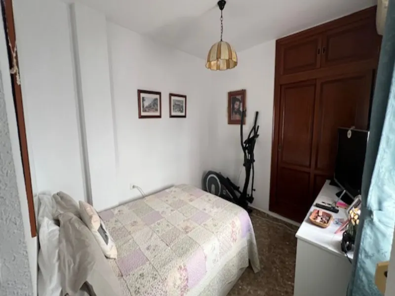 Do you want to live almost in the heart of Malaga but with the tranquility of the outdoors? This home is located in La Trinidad, just a 10-minute walk from downtown Malaga. Surrounded by businesses such as banks, restaurants, supermarkets, all kinds of sh