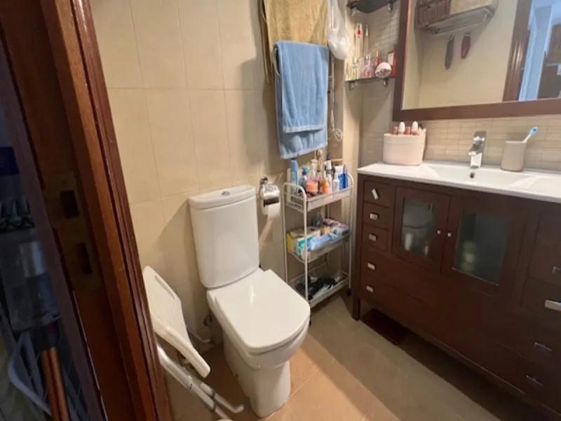 Do you want to live almost in the heart of Malaga but with the tranquility of the outdoors? This home is located in La Trinidad, just a 10-minute walk from downtown Malaga. Surrounded by businesses such as banks, restaurants, supermarkets, all kinds of sh