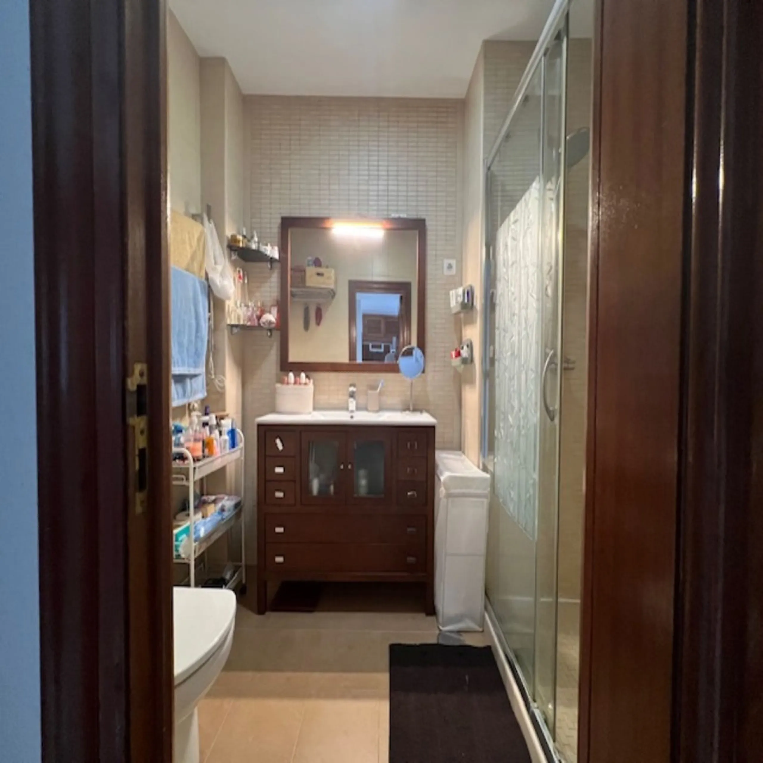 Do you want to live almost in the heart of Malaga but with the tranquility of the outdoors? This home is located in La Trinidad, just a 10-minute walk from downtown Malaga. Surrounded by businesses such as banks, restaurants, supermarkets, all kinds of sh
