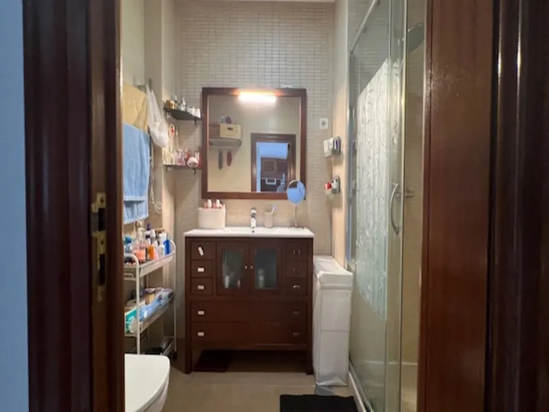 Do you want to live almost in the heart of Malaga but with the tranquility of the outdoors? This home is located in La Trinidad, just a 10-minute walk from downtown Malaga. Surrounded by businesses such as banks, restaurants, supermarkets, all kinds of sh
