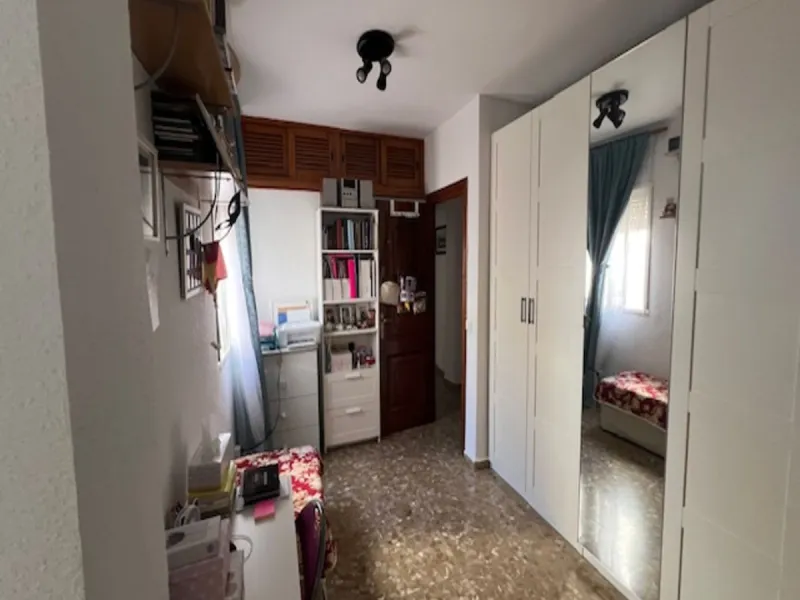 Do you want to live almost in the heart of Malaga but with the tranquility of the outdoors? This home is located in La Trinidad, just a 10-minute walk from downtown Malaga. Surrounded by businesses such as banks, restaurants, supermarkets, all kinds of sh